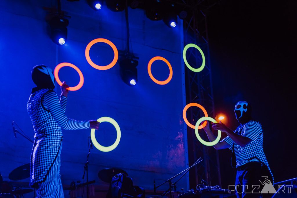 LED zsonglőr show